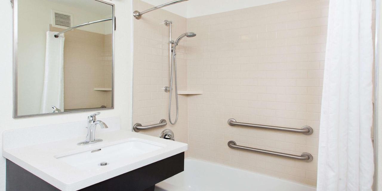 Studio Queen Suite with Bathtub - Mobility Accessible,1331054648:JPEG