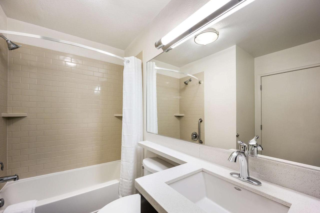 One-Bedroom Queen Suite,1331055128:JPEG